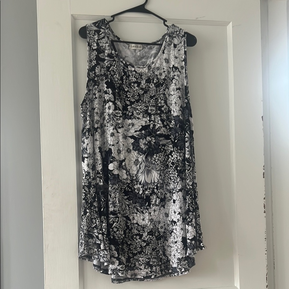 Women’s Gray and Black Scoop Neck Sleeveless Tank Top